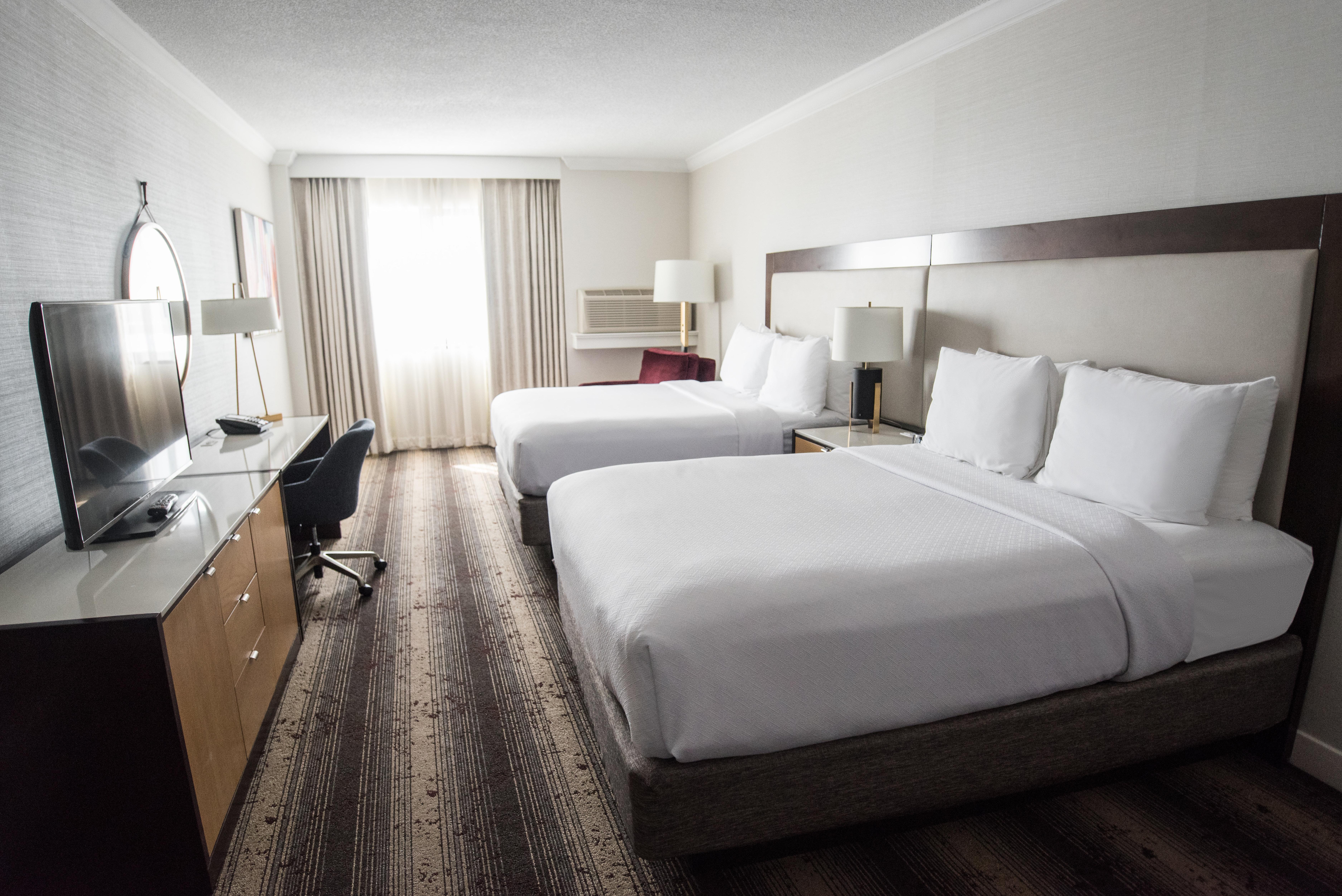 Crowne Plaza Edison By Ihg Hotel Exterior photo