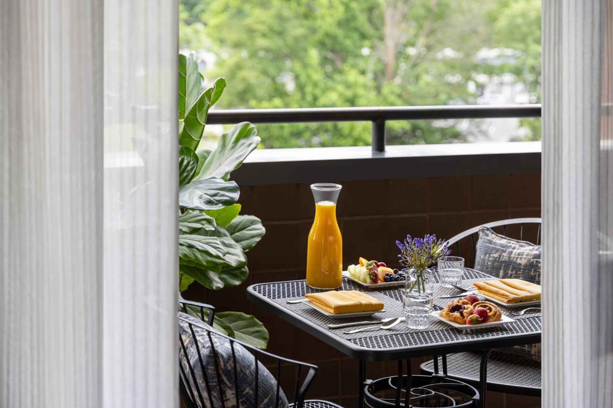Crowne Plaza Edison By Ihg Hotel Exterior photo