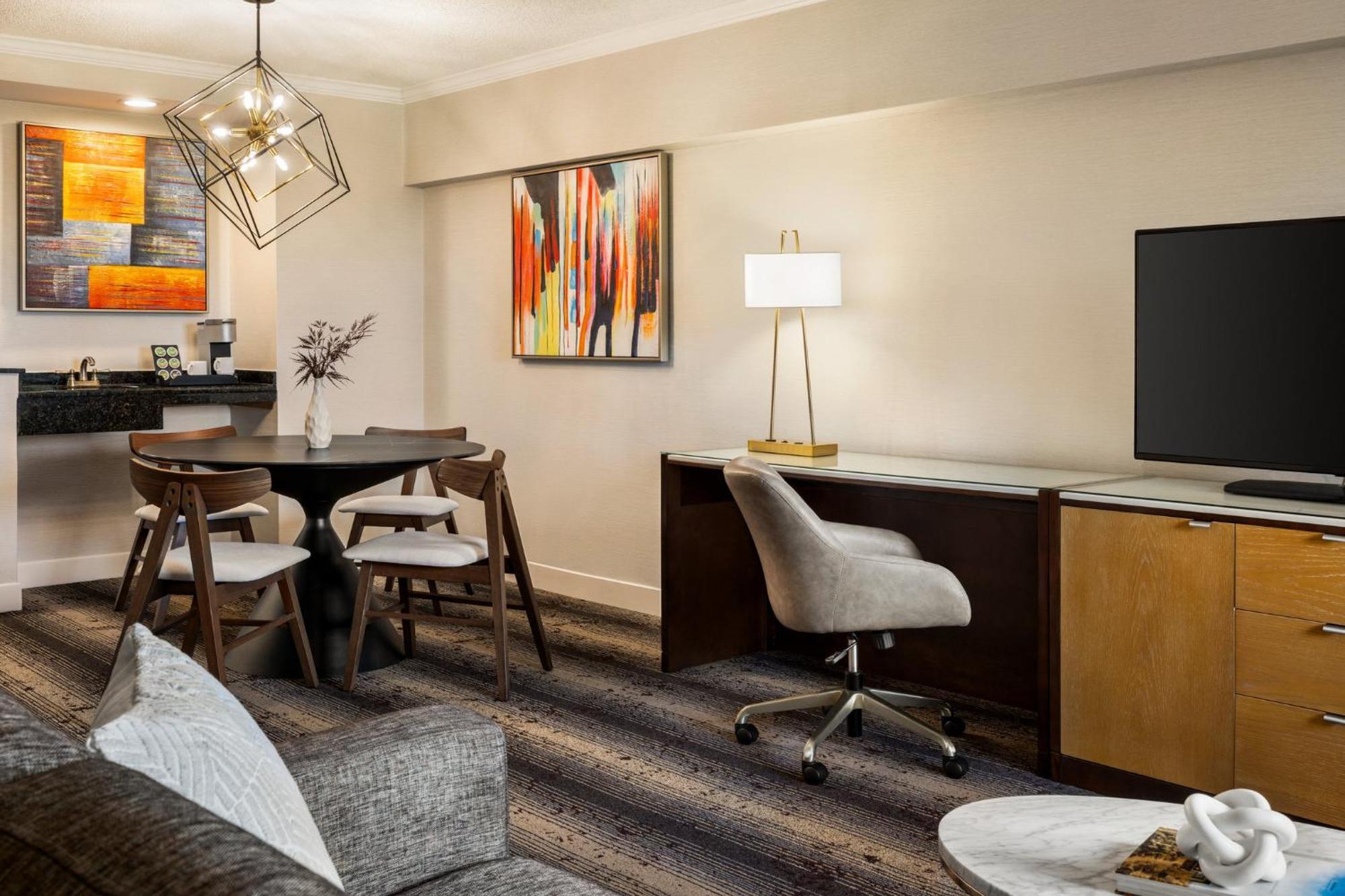 Crowne Plaza Edison By Ihg Hotel Exterior photo