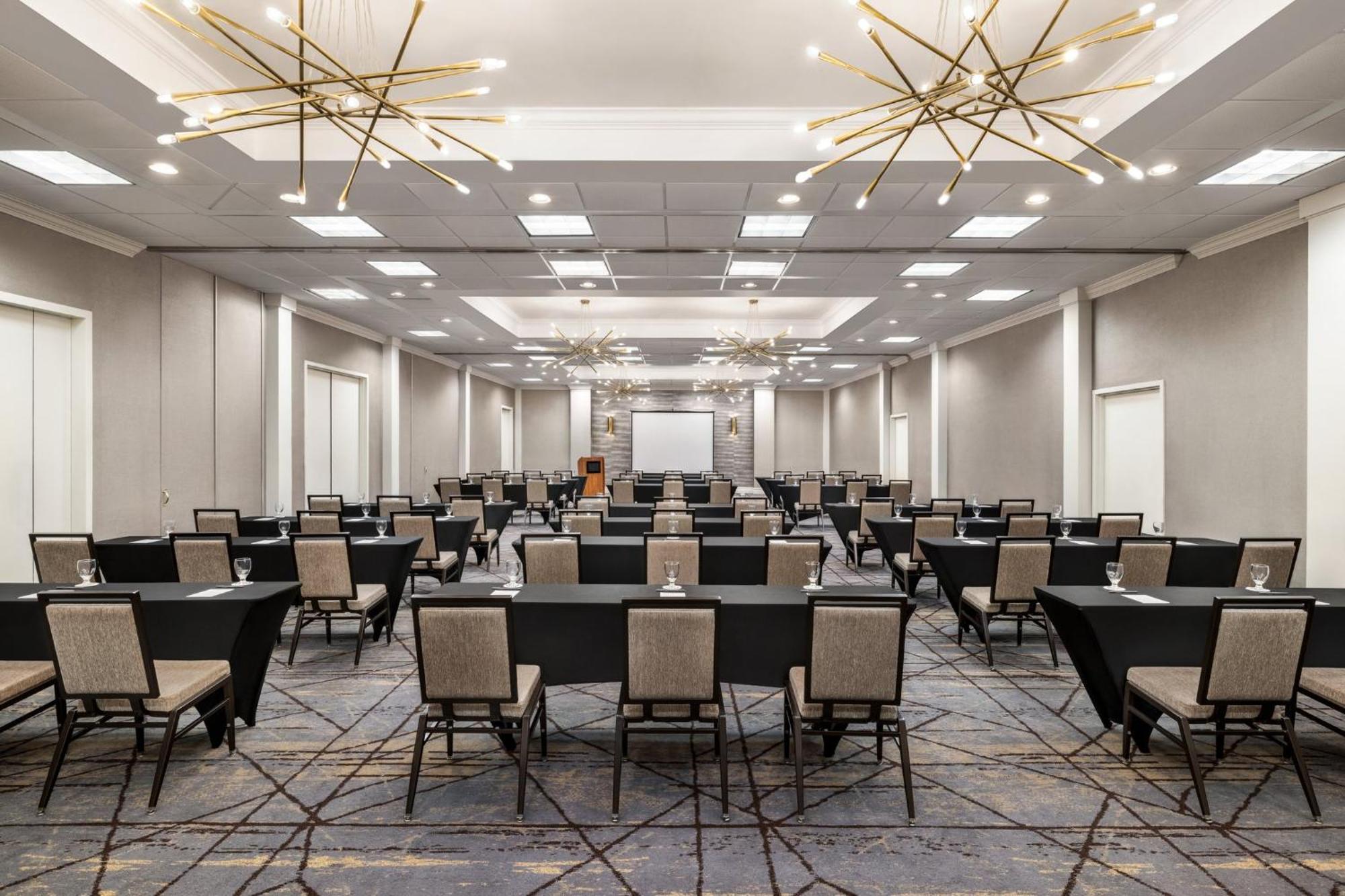 Crowne Plaza Edison By Ihg Hotel Exterior photo